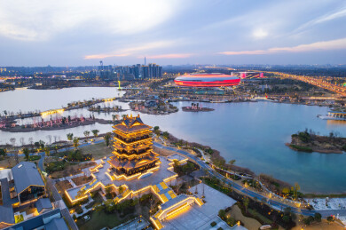 成都大运会主场馆和东安湖体育公园航拍夜景