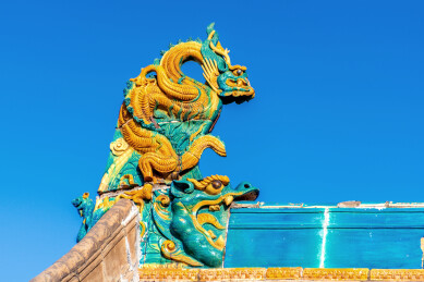 中国山西晋中平遥镇国寺的鸱吻装饰