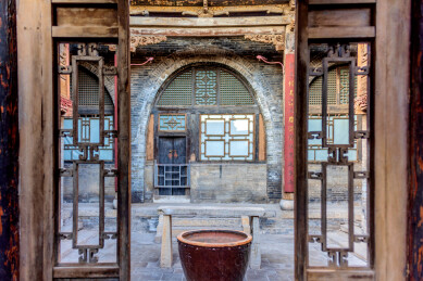 中国山西晋中灵石县王家大院雕花门