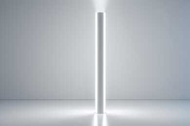 一根高大的白光杆特写上面闪烁着光芒图片