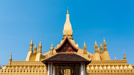 东南亚老挝首都万象塔銮寺卧佛寺