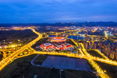 成都大运会主场馆和东安湖体育公园夜景航拍