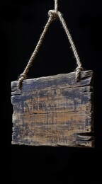 古朴木牌的岁月痕迹