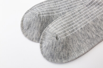 简约灰袜的舒适触感