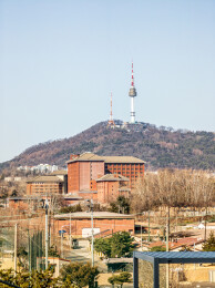 远眺首尔南山首尔塔和城市天际线