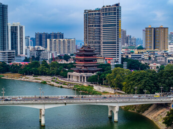 广西南宁青秀区邕江大桥畅游阁