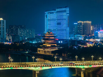广西南宁青秀区邕江大桥畅游阁夜景