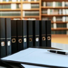 案牍劳形的办公日常