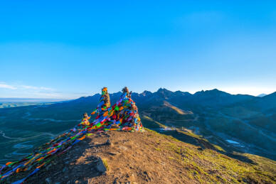 川西甘孜折多山经幡和自然风光