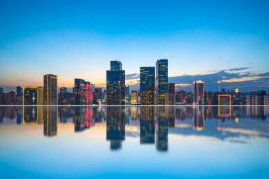 成都太古里电视塔IFS国金中心夜景倒影