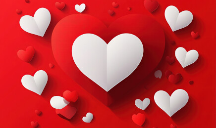 红色背景下心形装饰的高角度视图