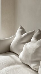 白色沙发靠枕特写
