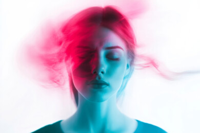 女子偏头痛头晕灵魂出窍