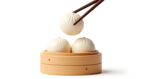 筷子夹起诱人小笼包