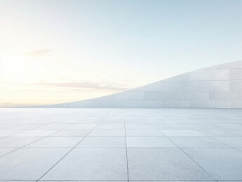 空旷的广场和斜坡墙