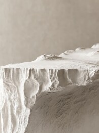 桌上白色小物件