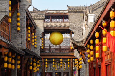 武汉园博园汉口里挂满红色灯笼的古建筑街区