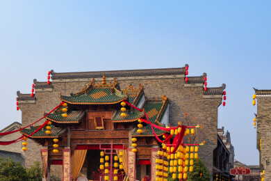 武汉园博园汉口里春晚取景地建筑挂满灯笼