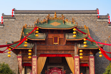 武汉园博园汉口里春晚取景地建筑挂满灯笼