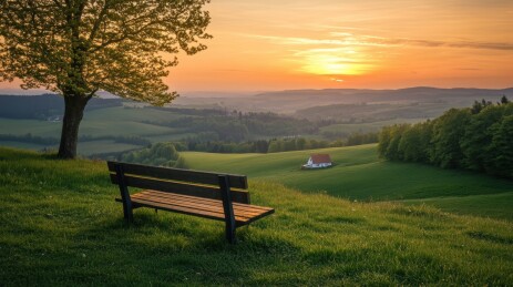 傍晚乡间小木屋景色