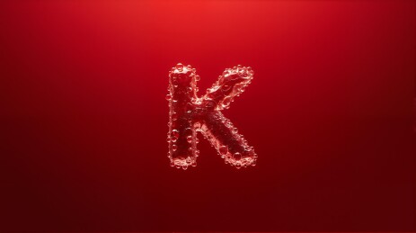 红色背景下的K字