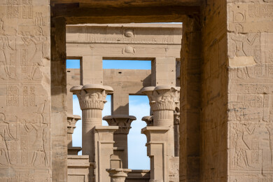 非洲埃及阿斯旺菲莱神庙正门走廊特写