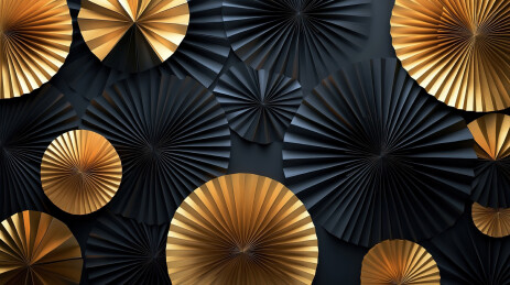 正下方是悬挂在天花板上的照明枝形吊灯