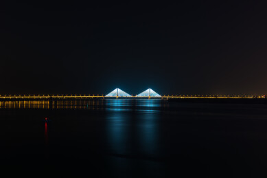 襄阳市汉江卧龙大桥夜景风光
