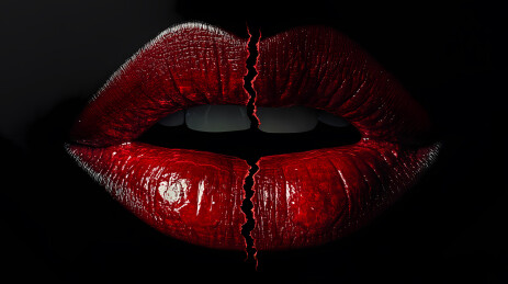 鲜红嘴唇特写