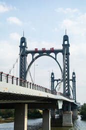 沈阳地标建筑东塔桥