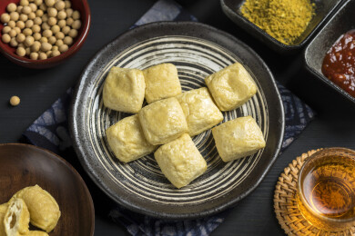 云南美食石屏包浆豆腐特写