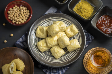 云南美食石屏包浆豆腐特写