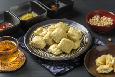 云南美食石屏包浆豆腐特写