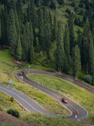 中国新疆库尔德宁盘山公路