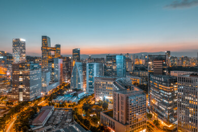 深圳南山区高新科技园的夜晚城市风光