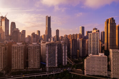 航拍日出时分的重庆渝中半岛高楼大厦建筑群