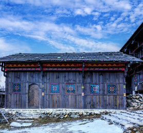 四川九龙县湾坝乡湾坝水库彝海古寨谷莫村