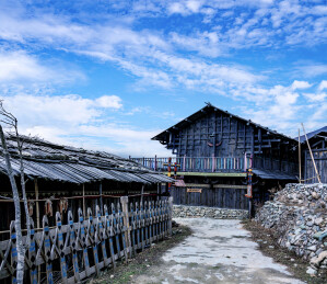 四川九龙县湾坝乡湾坝水库彝海古寨谷莫村