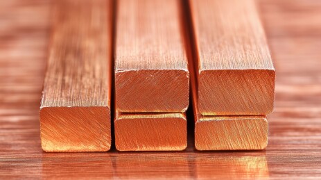 堆叠的金属铜质方条