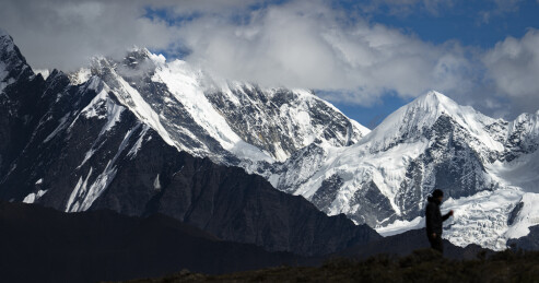 贡嘎雪山长焦压缩