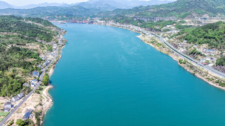 湖北宜昌的长江航运船只