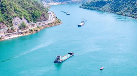 湖北宜昌的长江航运船只