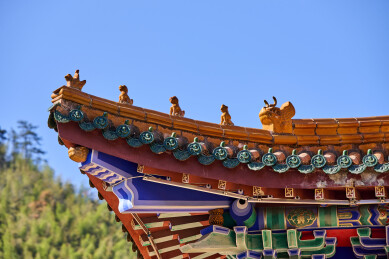 中国浙江杭州临安禅源寺檐角上的五脊六兽