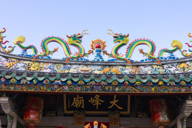 广东汕头小公园庙宇嵌瓷艺术