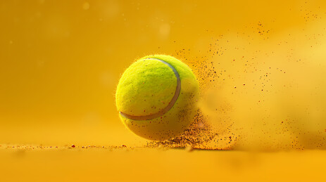 网球与飞溅粉末