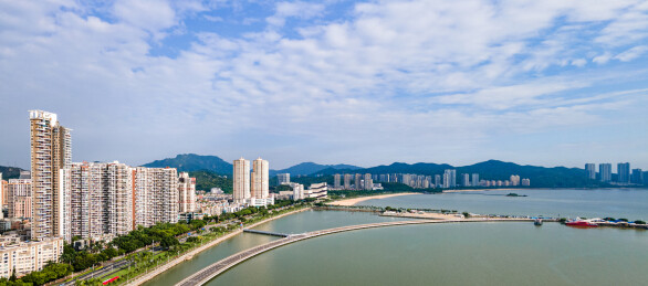 中国广东珠海情侣路海岸线风光航拍