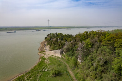 航拍湖北赤壁市三国赤壁古战场景区