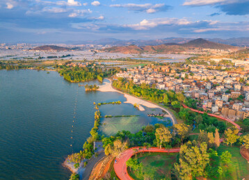 昆明市晋宁区牛恋村滇池绿道村之桥