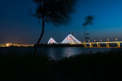 襄阳月亮湾公园卧龙大桥夜景