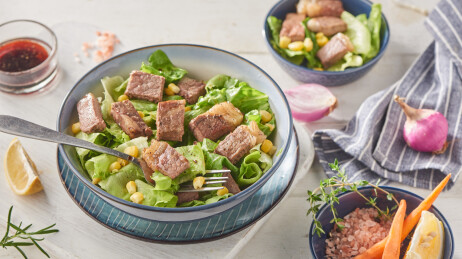 减脂轻食健康美食  玉米牛排沙拉